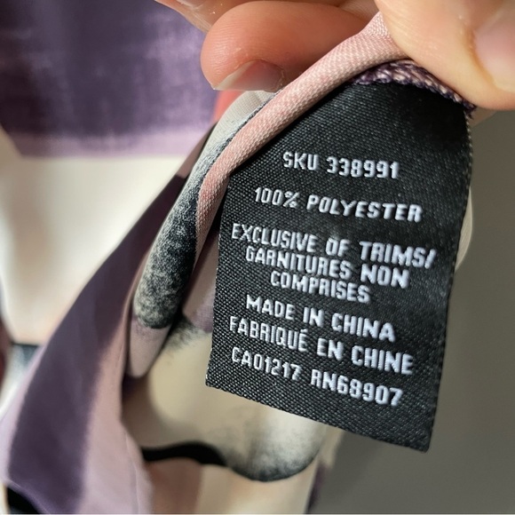 [xs] Le Chateau Abstract Print Sleeveless Blouse
Purple Pink Cream Light & Flowy - Picture 4 of 6